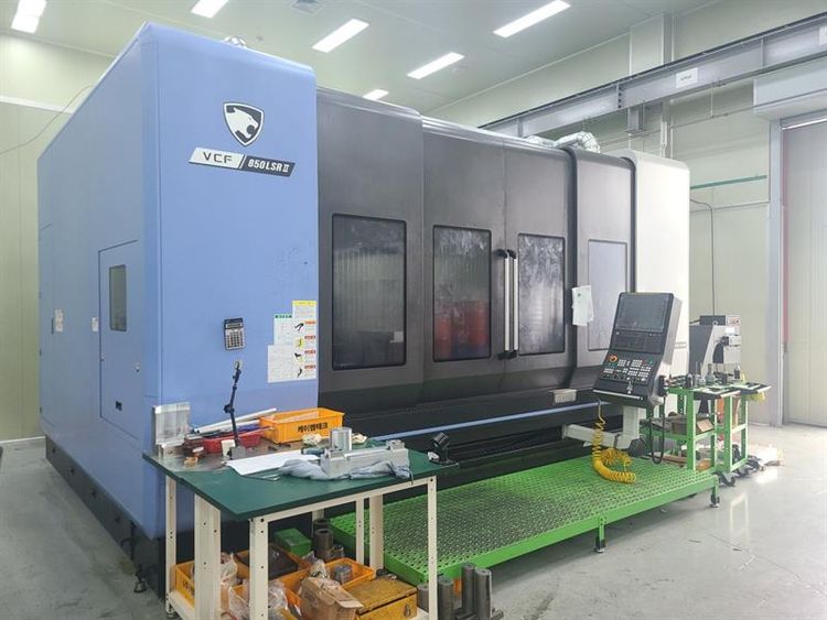 Doosan VCF 850LSRII CNC TRAVELING COLUMN VERTICAL MACHINING CENTER 5 Axis