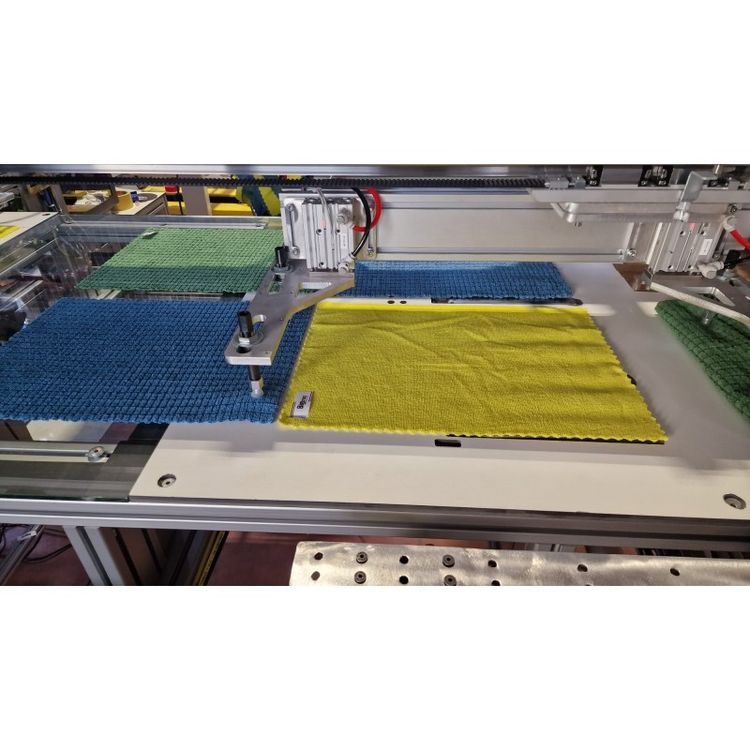 Automatically cut microfiber rolls