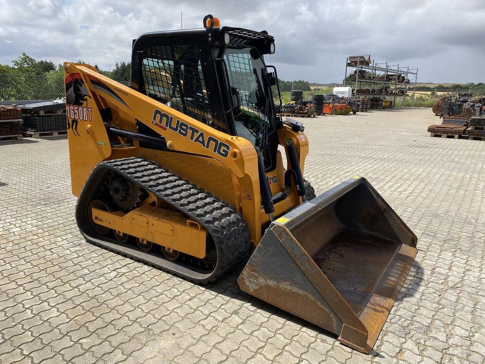 Mustang 1650RT Skid Steer Loader