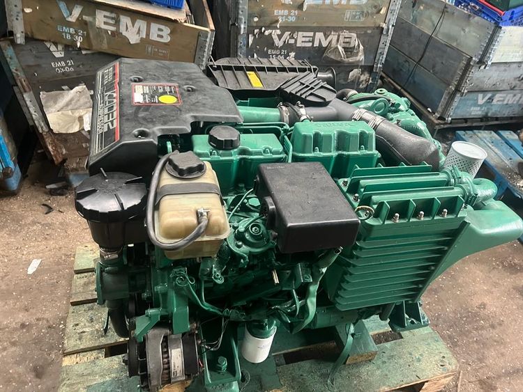 2 Volvo Penta Volvo Penta Kad 32 170hp 4 cylinder diesel