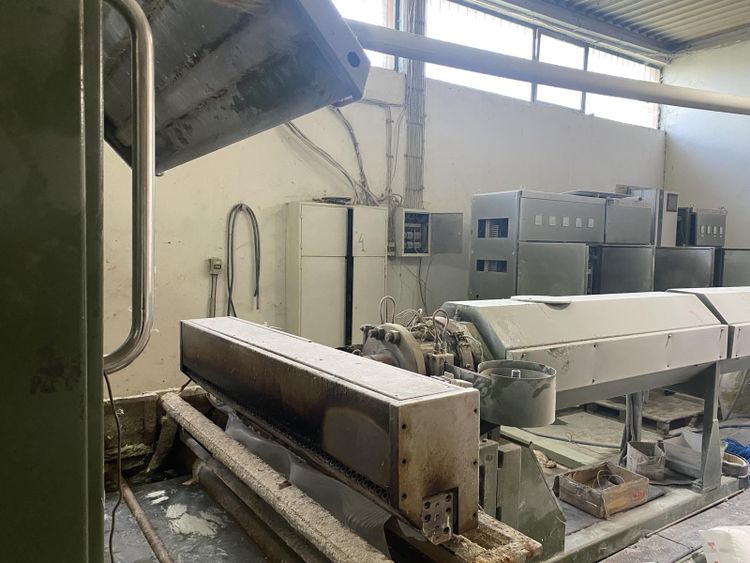 Chinese made complete production line for the manufacturing of polypropylene (PP) bags Complete production line for the manufacturing of polypropylene (PP) bags.