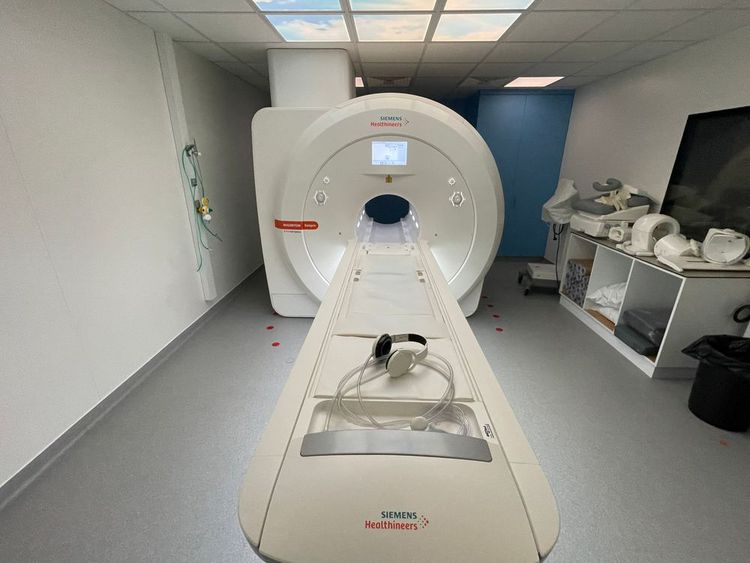 Siemens 1.5T Sempra MRI System