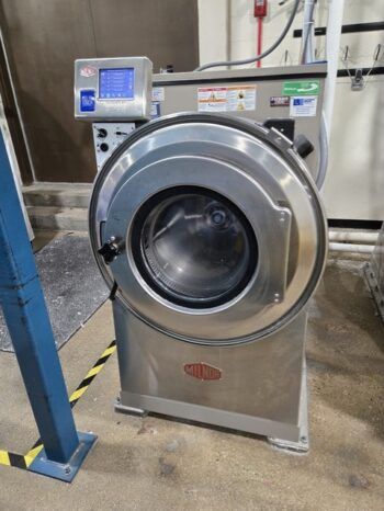 Milnor 30015V8Z 40lb. Washer Extractor