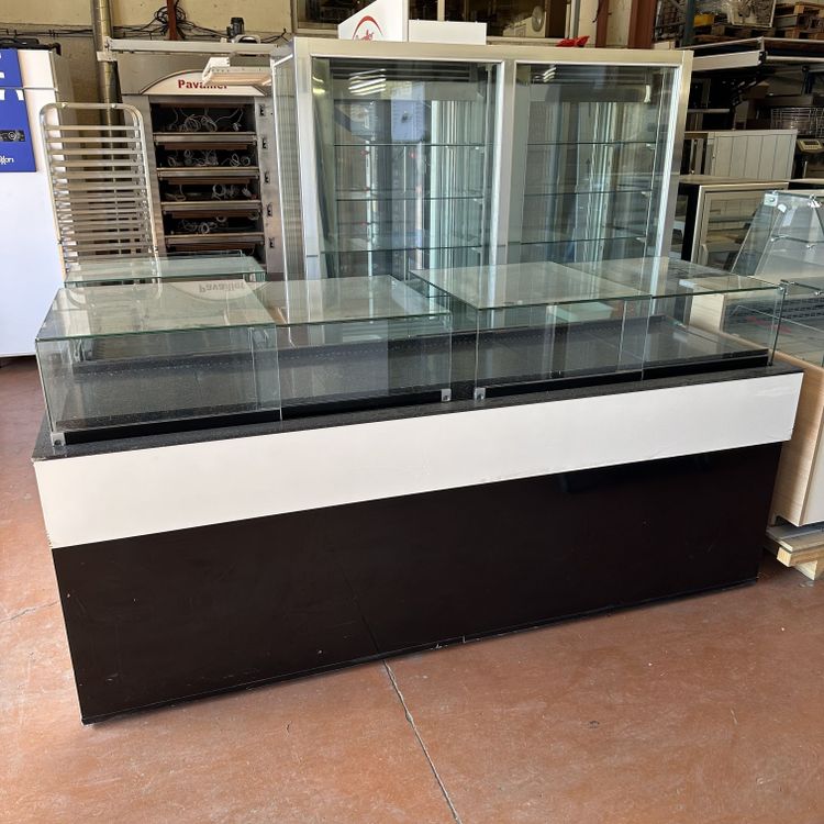 Oventi, Corner Pastry Display Case