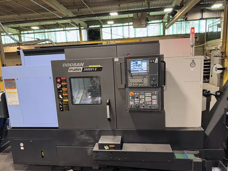 Doosan Fanuc i 4000 RPM PUMA 2600SY CNC Lathe 2 Axis