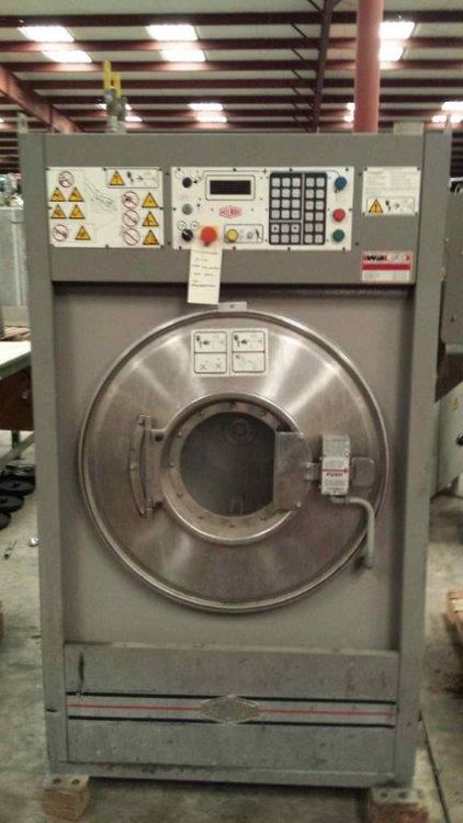 2 Milnor 30022F8W, 30022M5J Washer Extractor