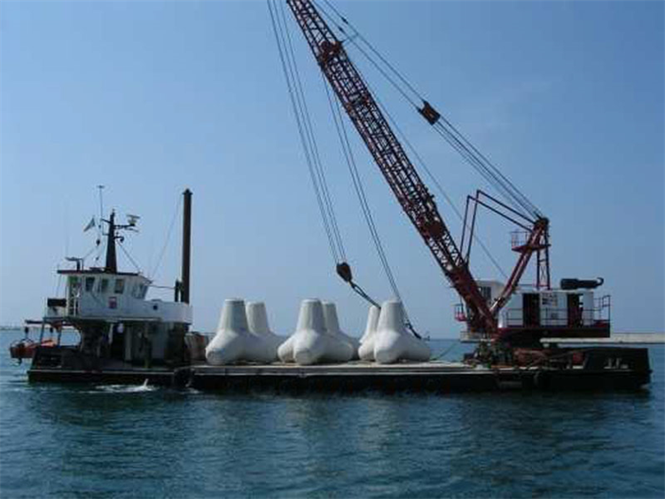28 m Self Propelled Barge w/ 55-tonne crane