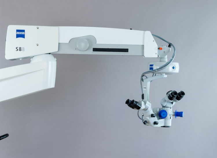 ZEISS OPMI Visu 210 S88 Ophthalmic Operating Microscope