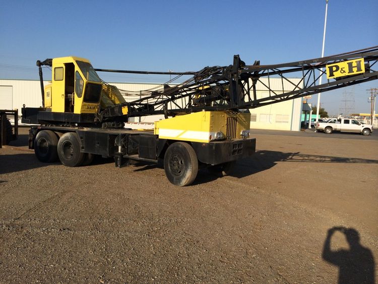 P & H Truck Crane 25 Tons