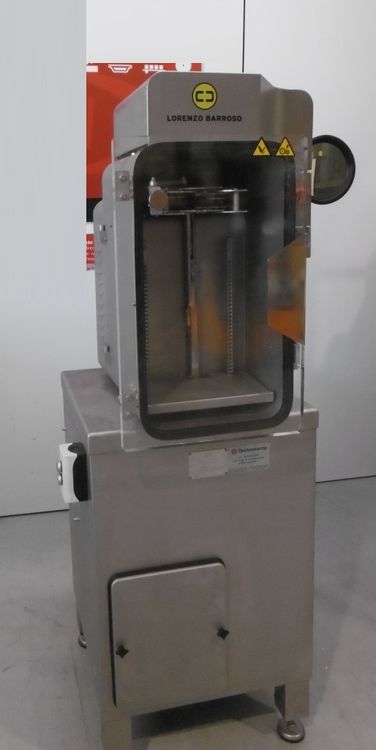 Lorenzo Barroso HELVAC VACUUM CLIPPING MACHINE