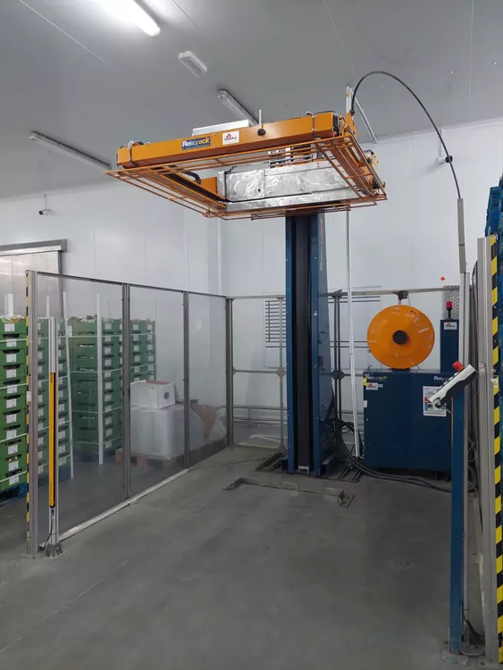 Reisopack 2901 Pallet strapping machine with corner applicator