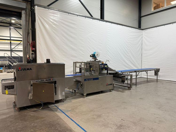 Ulma PV-550  Flow pack wrapping machine