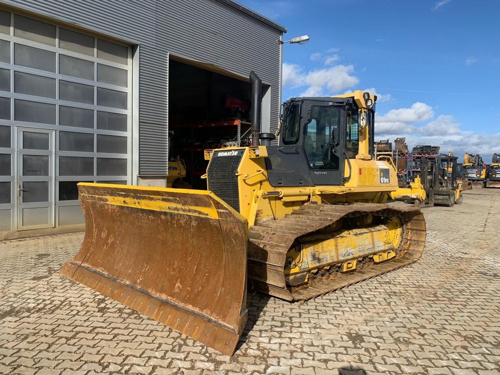 Komatsu D61PX15 Track Buldozer