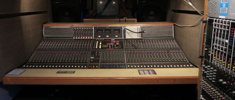 Calrec M series / CCM 40x channel analog sound mixer complete