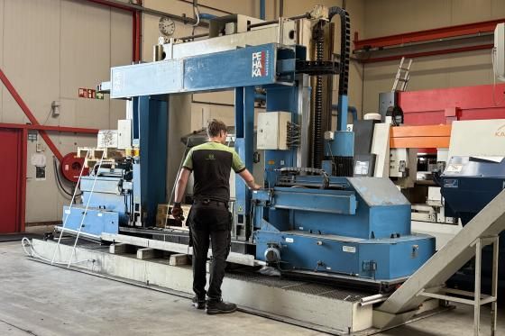 Pehaka HS 1700 X 1700 Band Saw SemiAutomatic