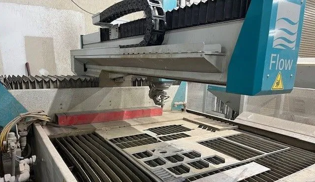 Flow MACH 200 1313 PIVOT CNC CONTROL