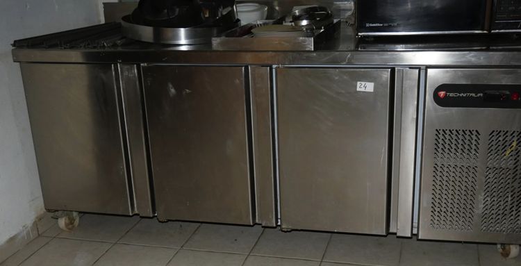 Stainless steel refrigerated tower