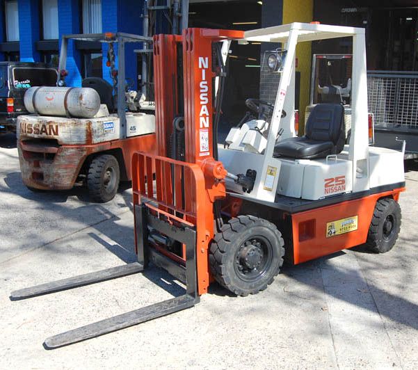 Nissan Container Mast Used Forklift 2.5 Tonne