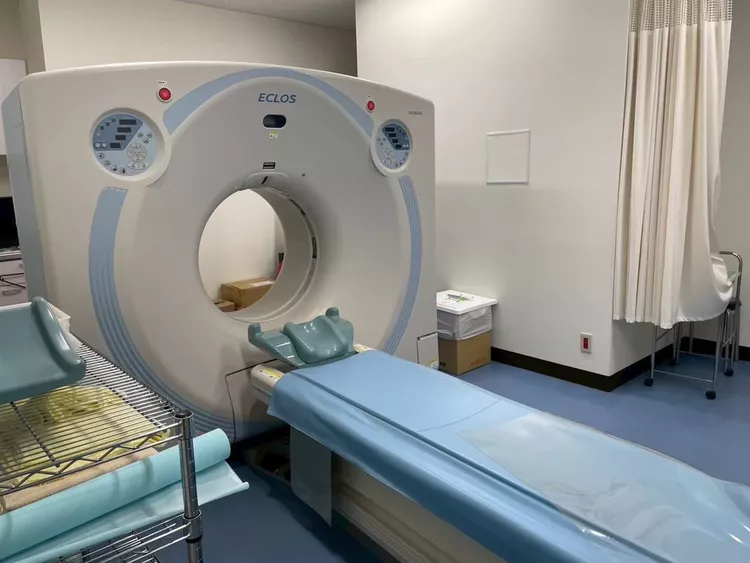 Hitachi Eclos 16 CT Scanner