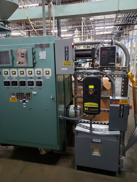 Uniloy 2014 (2) Head Reciprocating Screw Blow Molding Machine