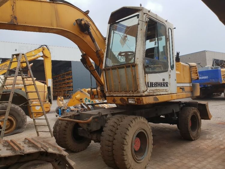 Liebherr Tracked Excavators