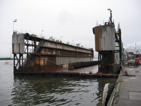 FLOATING DOCK - 1,800 Tons