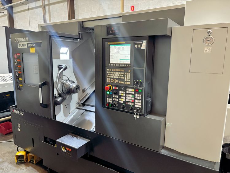 Doosan Fanuc I series 5,000 rpm Puma 2100SY 4 Axis