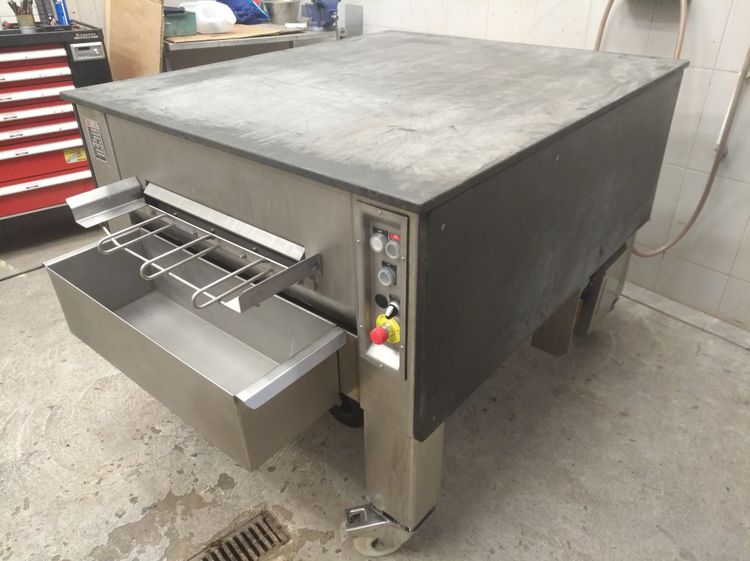 TRAY CLEANING MACHINES