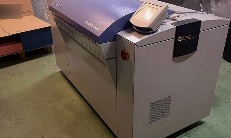 Screen PT R 4300 E