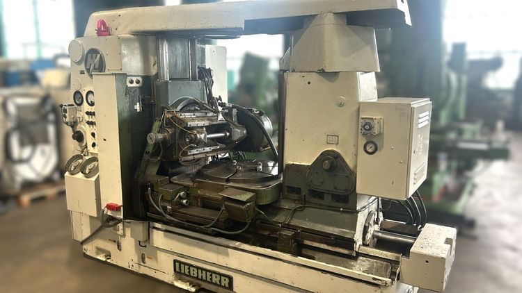 Liebherr L 900 Variable Gear Hobbing Machine - Vertical