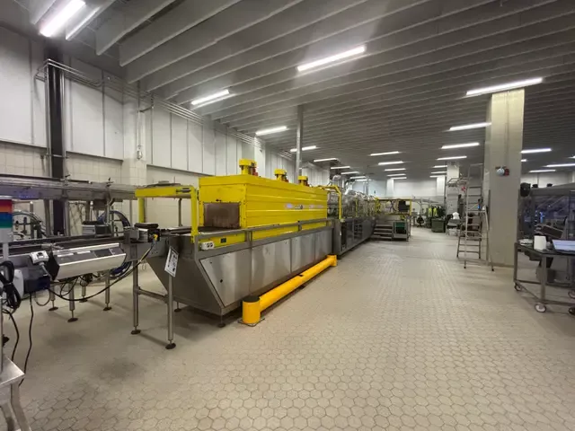 Meypack VP 521, SWT60 Combined Tray & Shrink Packer