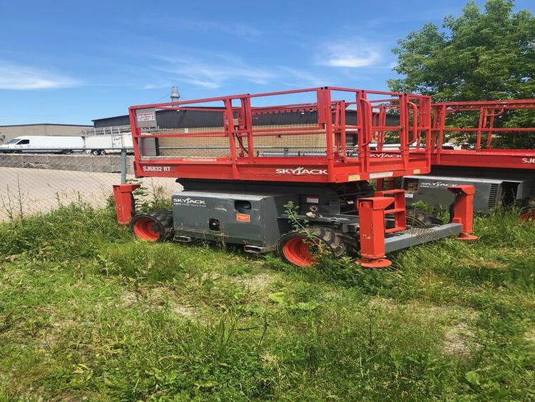 Skyjack Scissor Lift