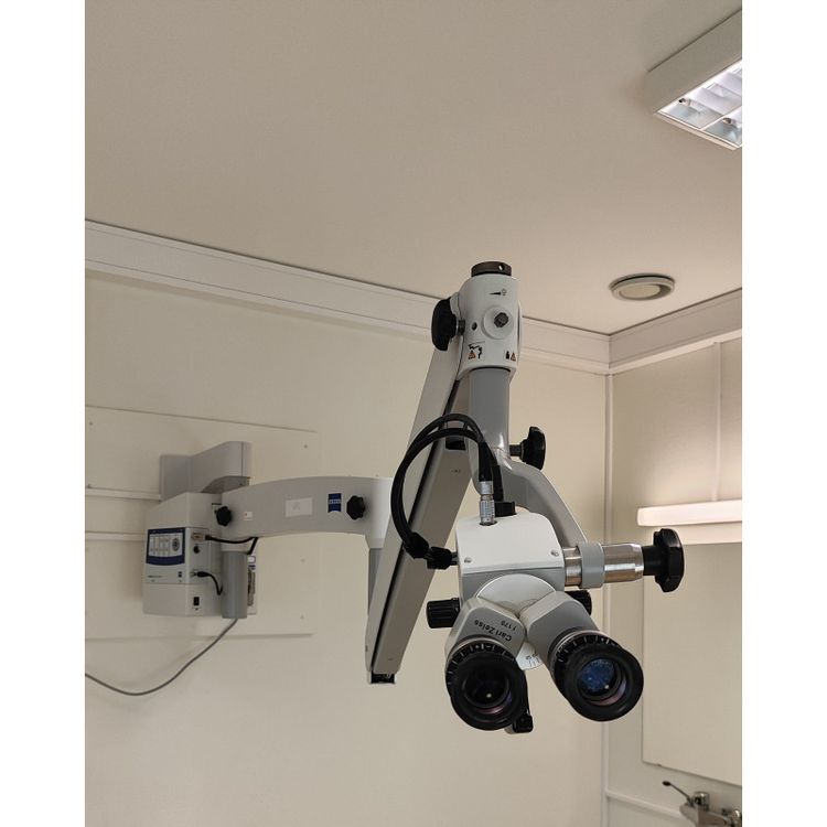 Carl Zeiss OPMI pico Microscope