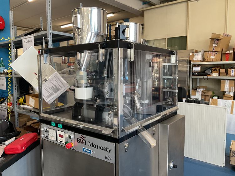 Manesty BB4 Rotating tablet press
