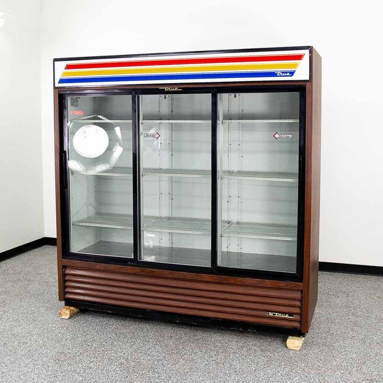True GDM69, 3 Door Merchandiser Refrigerator