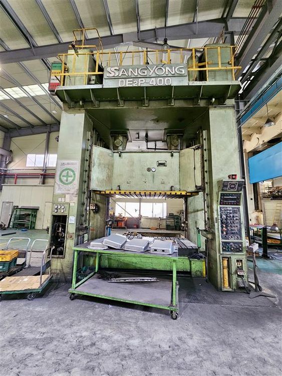Ssangyong DE2P-400 400 ton