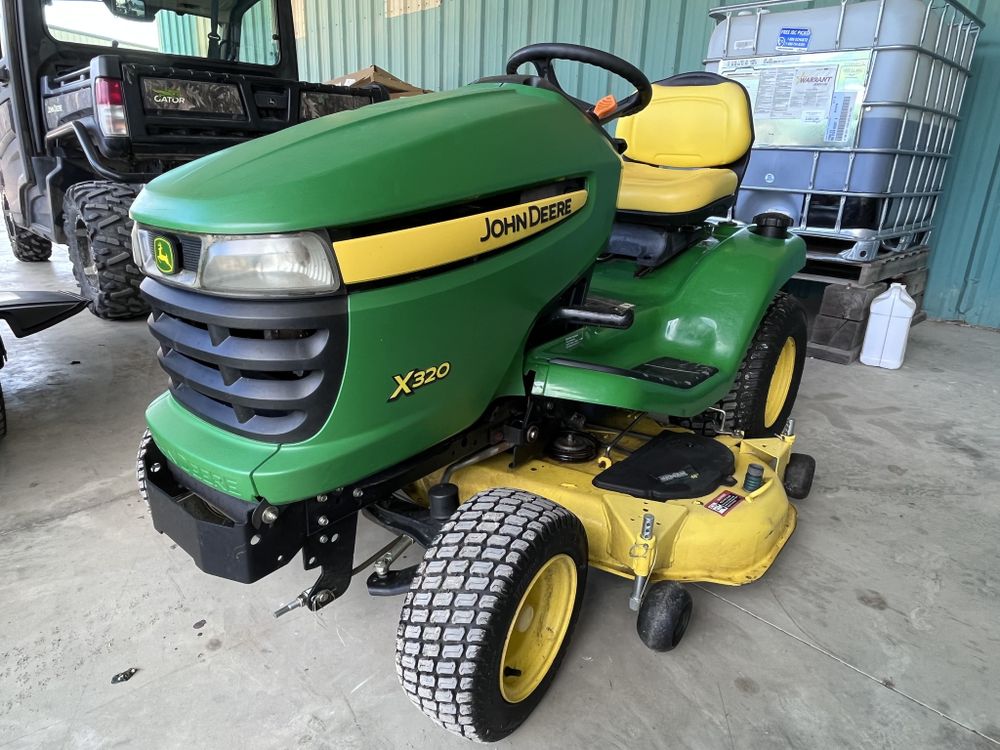 John Deere X320 9624