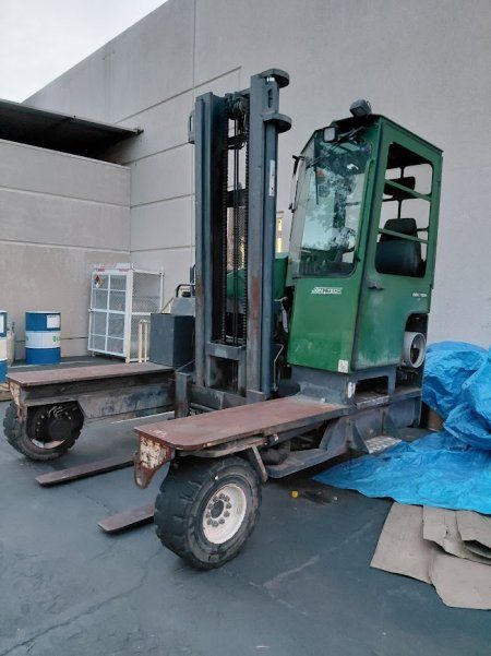 Combilift C10000XL Capacity: 10,000 lbs