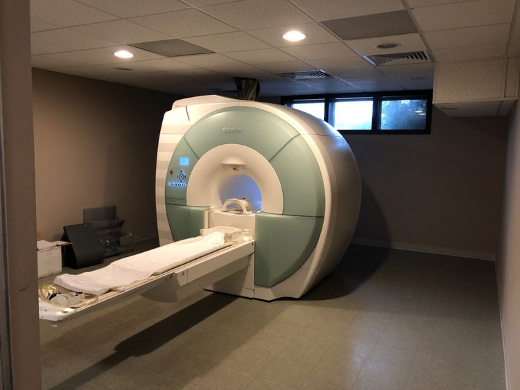 Siemens Magnetom Essenza 1.5T MRI Systems