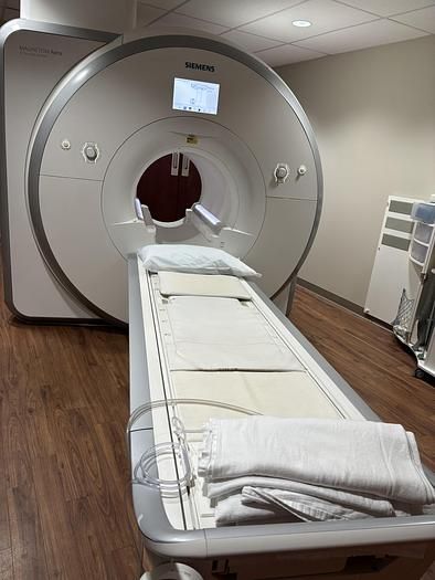 Siemens Magnetom Aera 1.5T MRI