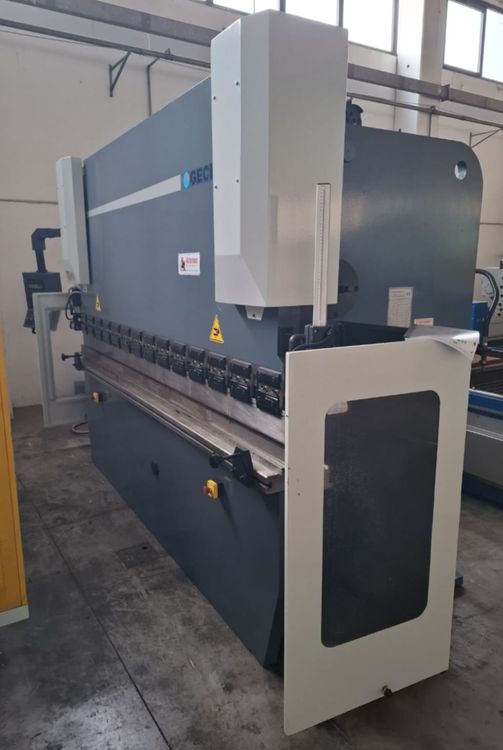 Gecko 100/3000 100 ton