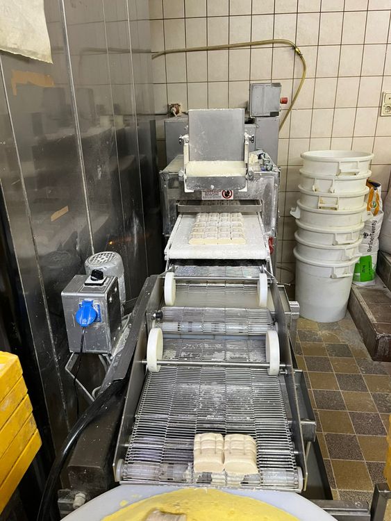 Lippelt Mini Rustica Guillotine + Stanze Bread roll line
