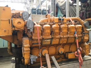 2 CAT 3512 Marine Diesel Engines Twin Turbo After-Cool