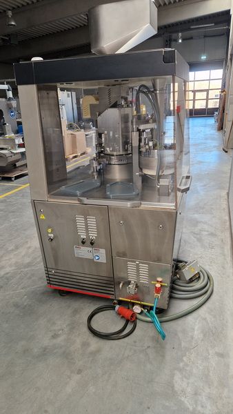 Ima Adapta 50 Capsule filling and closing machine