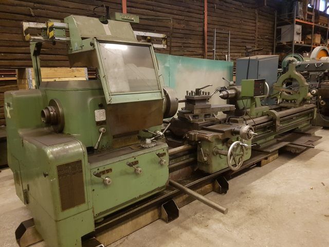 Poreba Engine Lathe 630 rpm TR90B