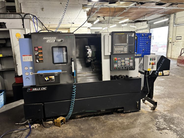 Doosan FANUC 0i Series 4500 RPM LYNX 2100LB 2 Axis