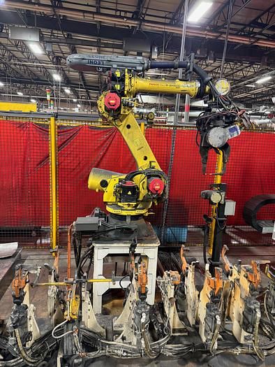 Fanuc R-2000iC/165F ROBOT WITH R-30iB CONTROLLERS 6 Axis 165 kg