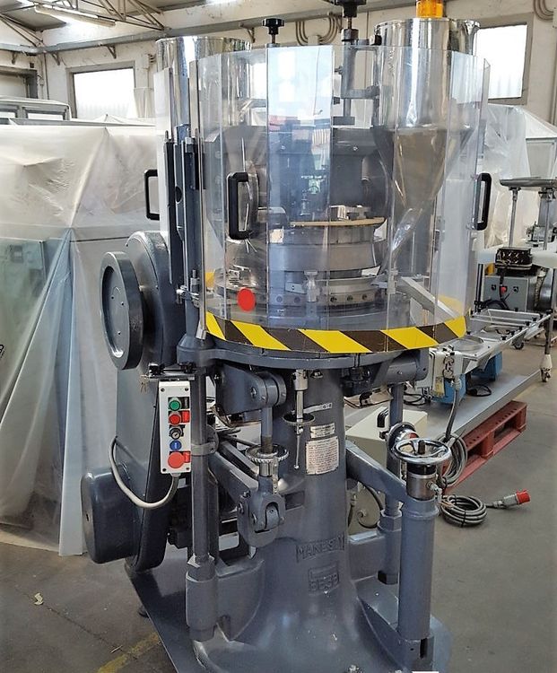 Manesty bb3b  rotary compactor