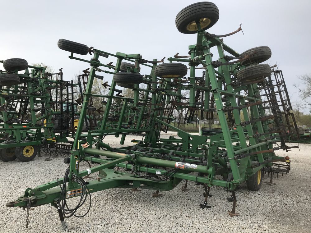 John Deere 2210 Field Cultivators