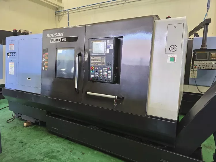 Doosan DOOSAN FANUC SERIES I CNC 2,000 RPM PUMA 4100B 2 Axis